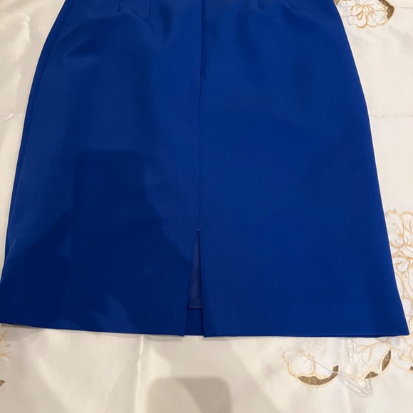 Women suits by Tahari - Picture 5 of 7